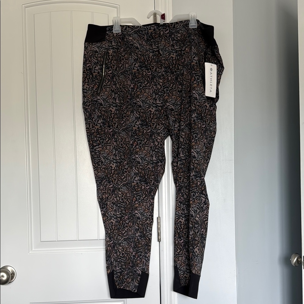 Women’s Athleta Trekkie North Jogger size 20 NWT
